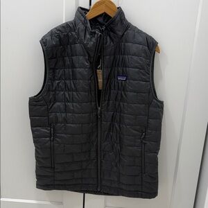Patagonia Men's Charcoal down Vest L NWT